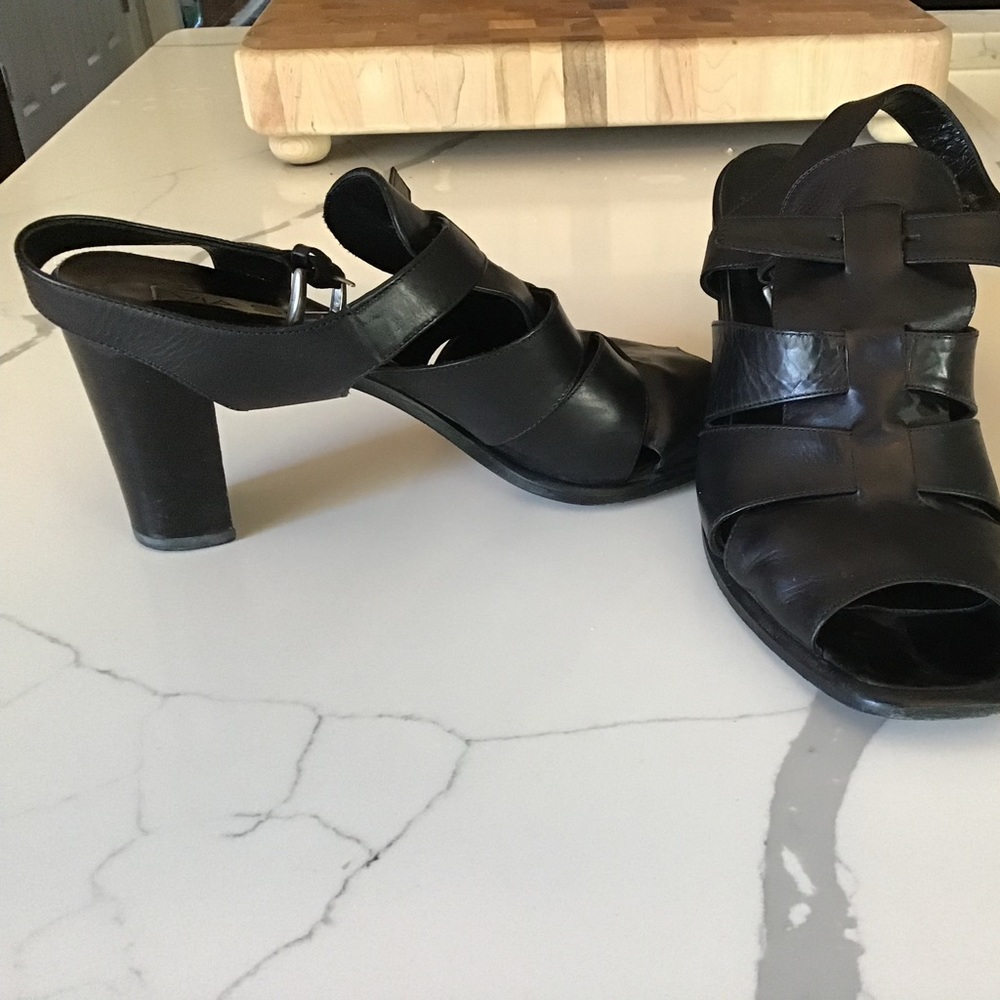 Gorgeous Black Italian leather Sandals by Via Spiga size 10. Like New